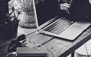 爱游戏官方网站-客场的阿森纳球迷得知曼城战平后，反应是这样的